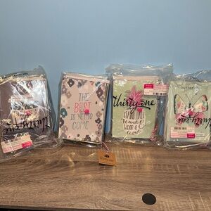 Free shipping approximately 100 assorted greeting cards